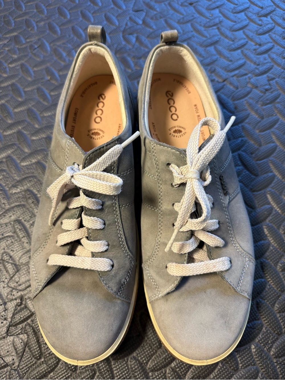 Ecco Women’s Gray Nubuck Leather Chase Tie Sneakers Size 39